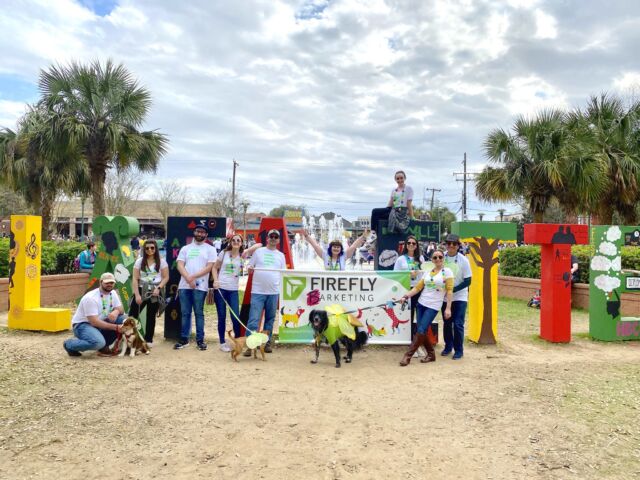 HAPPY MARDI GRAS! 🎭⚜️🃏🎷🎪👑

Here's a throwback from the time we rallied on the streets as Firefly BARKETING! 🐶💜💚💛